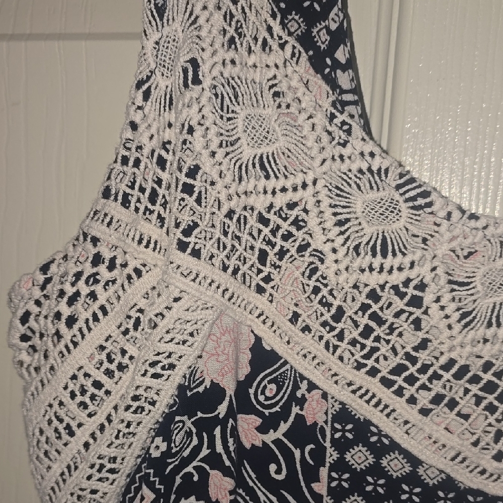 Elegant Lace-Trimmed Maxi Dress -‎ Black and White - Picture 5 of 5